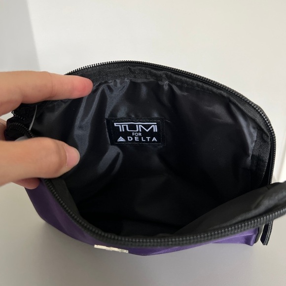 Tumi Cosmetics Accessory Pounch - Picture 5 of 5